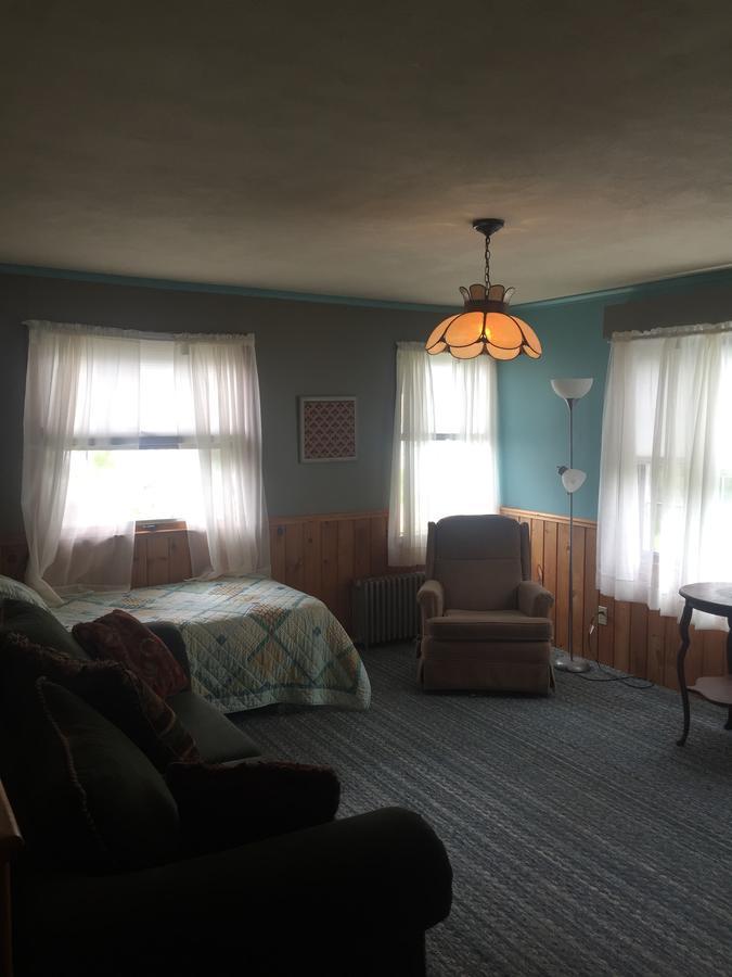 The Wheelhouse Inn Pine Hill Экстерьер фото