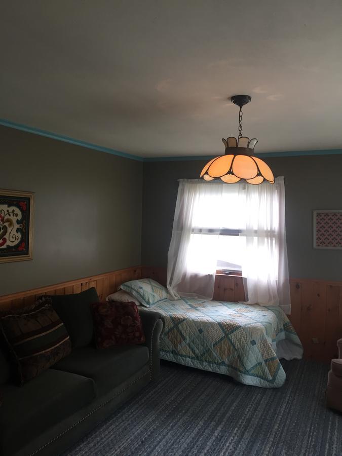 The Wheelhouse Inn Pine Hill Экстерьер фото